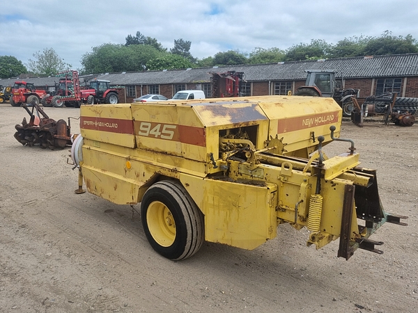 Chris Atkin & Son Ltd - New Holland 945